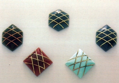 pietre con striscie in oro1.jpg (92098 byte)